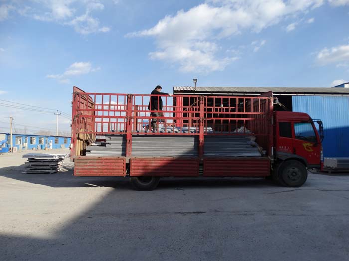 秦皇島客戶(hù)訂購(gòu)我公司菱鎂瓦制品