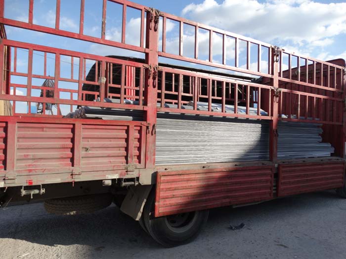 秦皇島客戶(hù)訂購(gòu)我公司菱鎂瓦制品